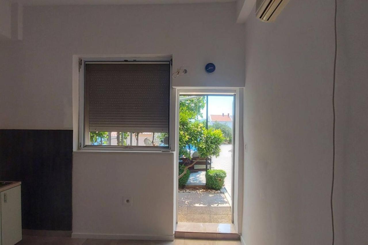 Lavita Zadar Luaran gambar